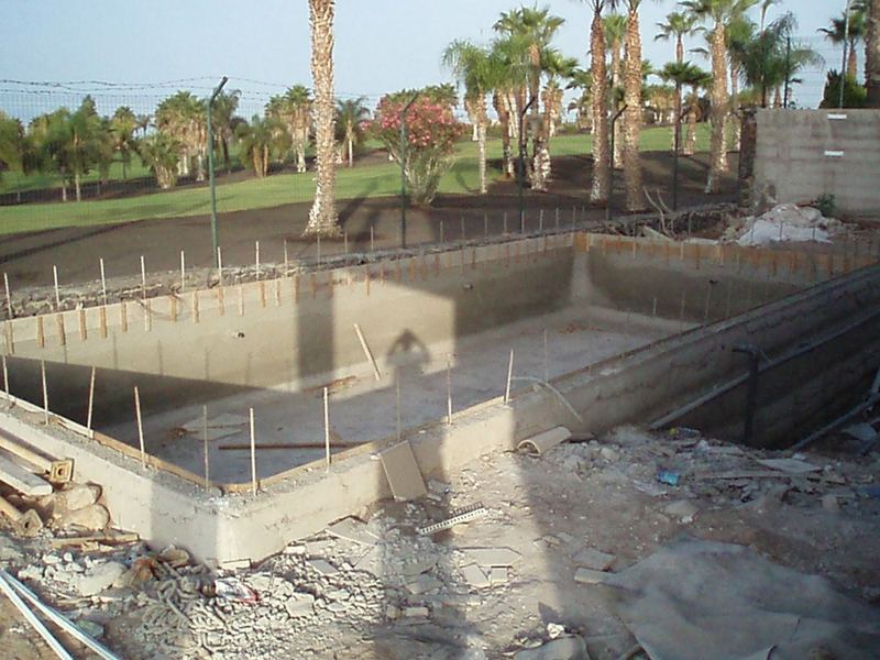 Vaso de piscina en construcción